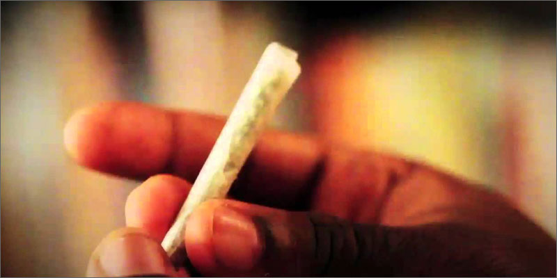 7 mixing tobacco and cannabis spliff rolling What Happens To Your Body When You Mix Weed And Tobacco?