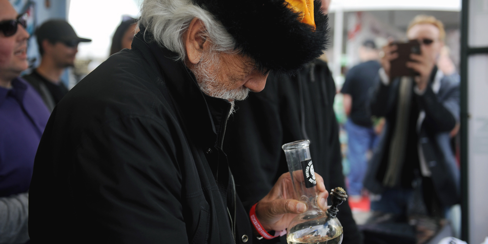 chong banner That time the feds rounded up Tommy Chong—and 50 others—for selling bongs